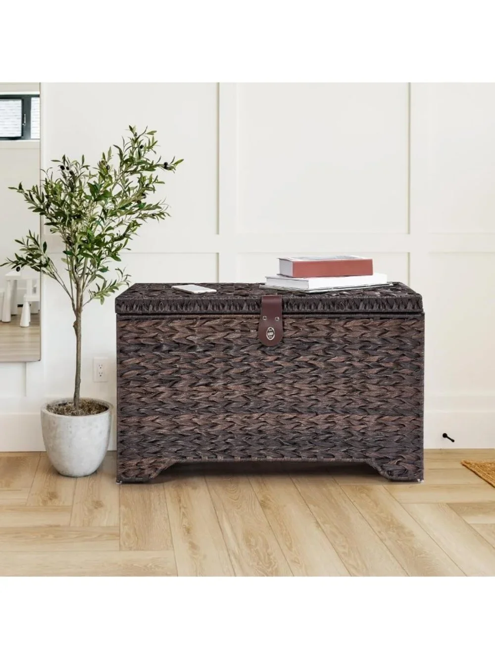 Large Handwoven Wicker Storage Basket with Lid - 165L Decorative Trunk